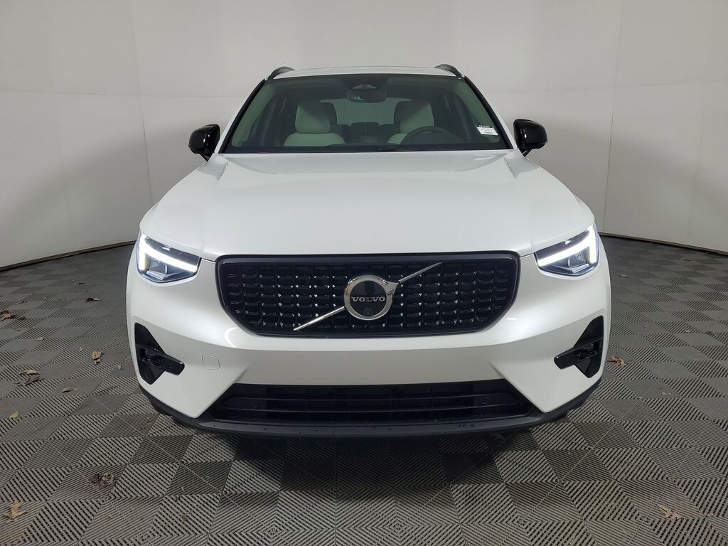 New 2026 Volvo XC40 B5 Plus SUV