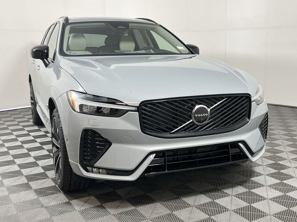 2026 Volvo XC60 B5 photo 2