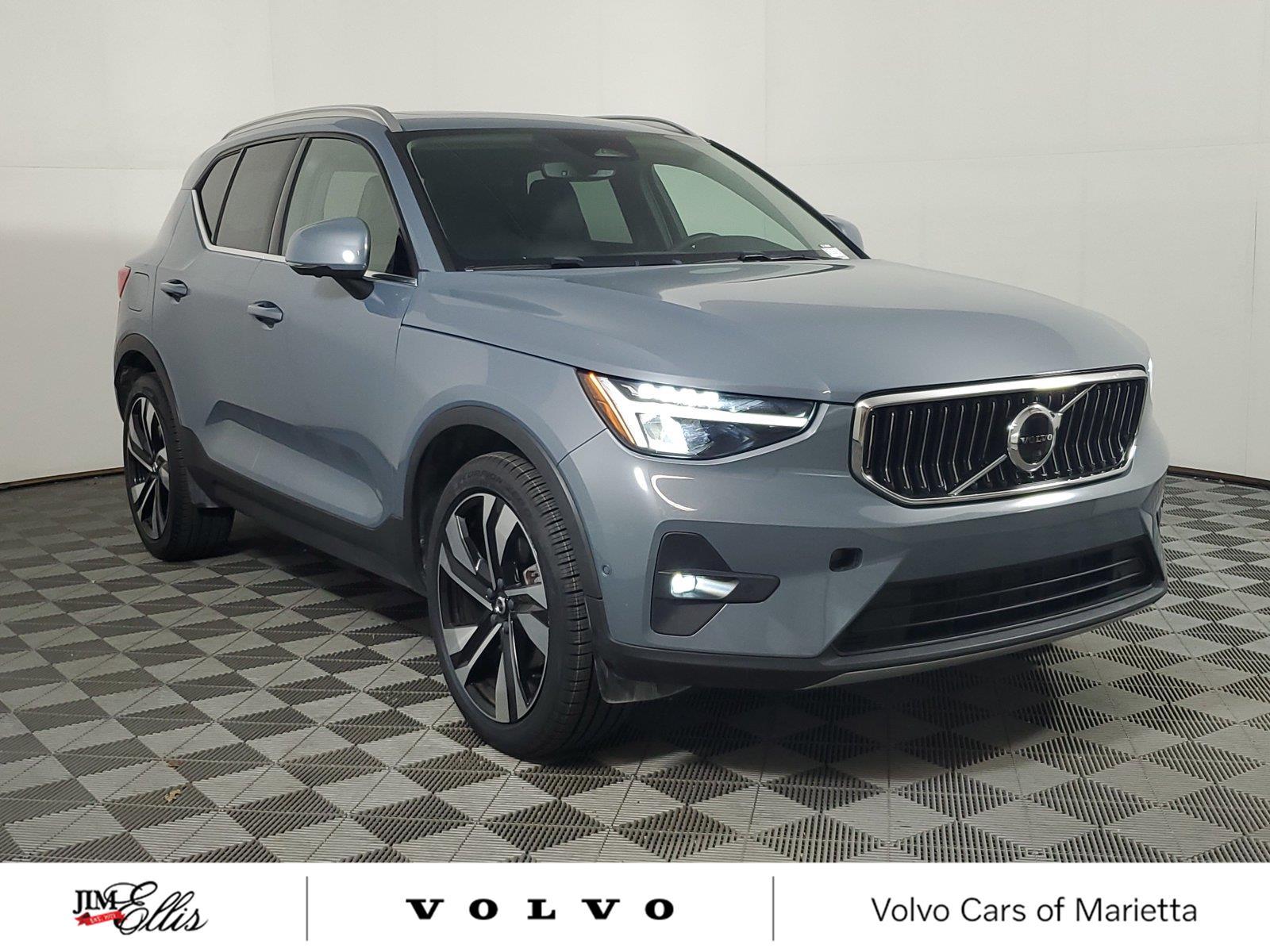 2023 Volvo XC40 B5 Plus Bright Theme AWD