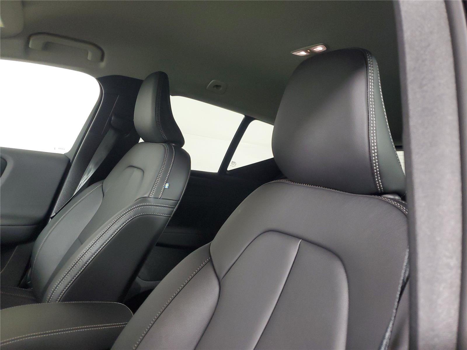 2026 Volvo XC40 Core - Photo 23