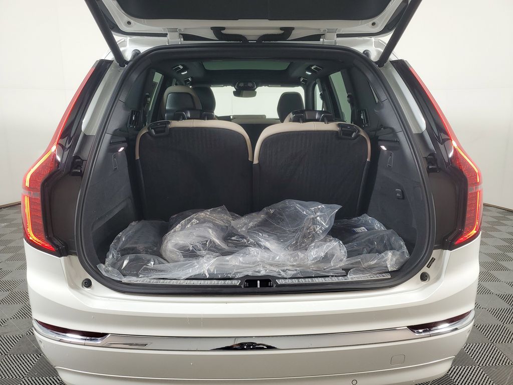 2025 Volvo XC90 Core - Photo 11