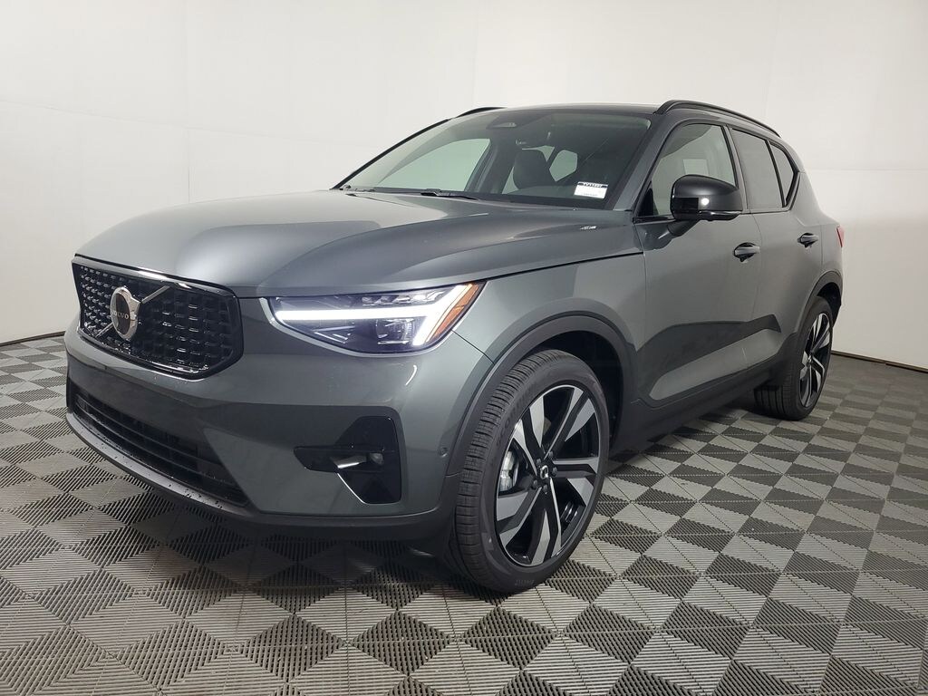New 2026 Volvo XC40 B5 Plus SUV