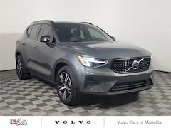 2026 Volvo XC40 B5 Core SUV