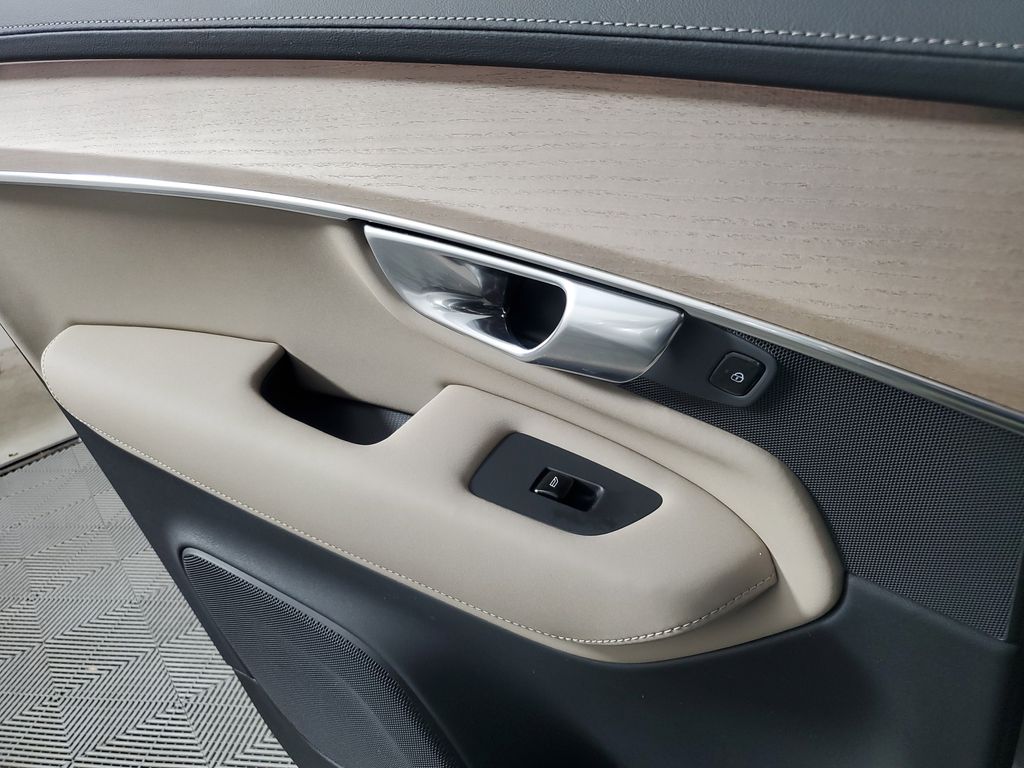 2025 Volvo XC90 Core - Photo 20