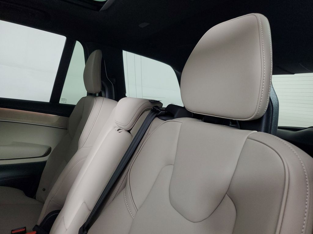2026 Volvo XC90 Plus - Photo 13