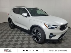 2025 Volvo XC40 B5 Ultra Bright Theme SUV