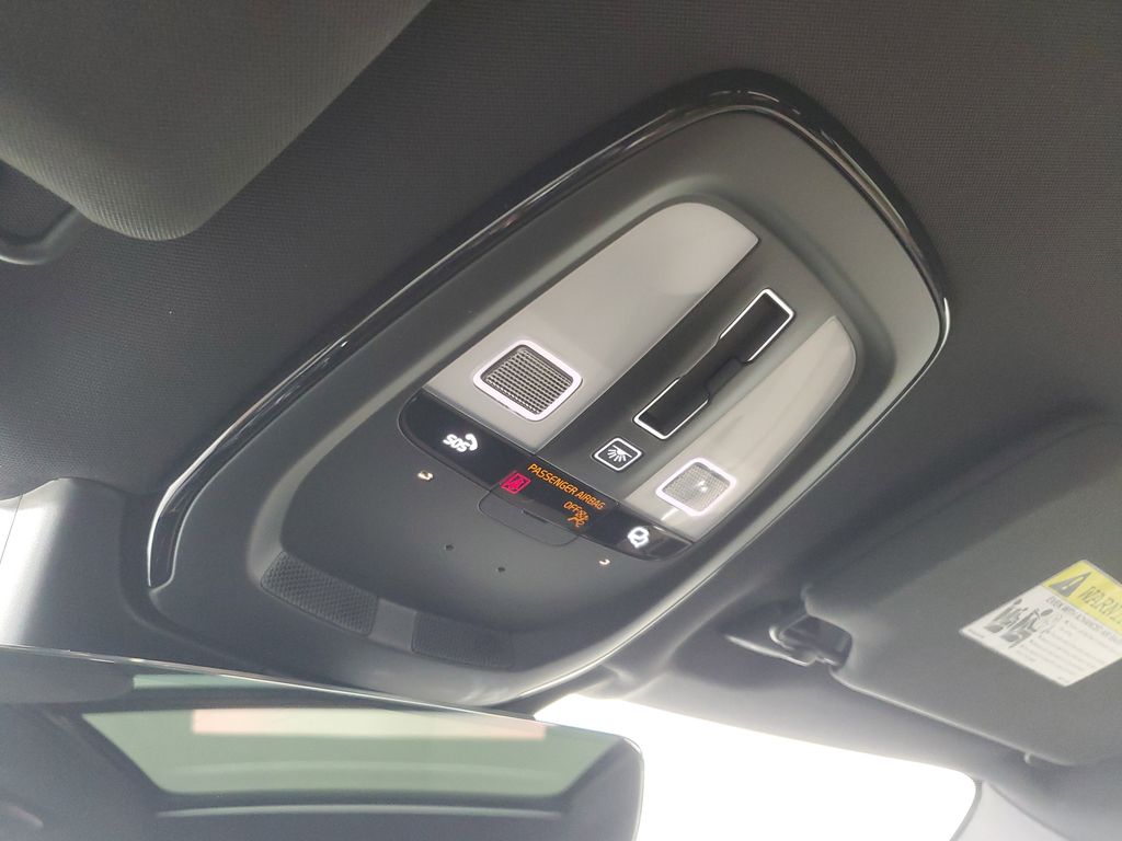 2025 Volvo XC90 Core - Photo 36