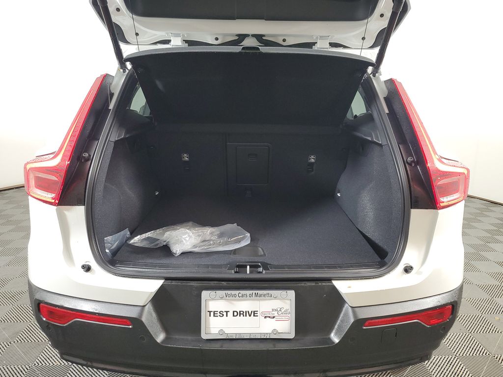 2026 Volvo XC40 Core - Photo 11