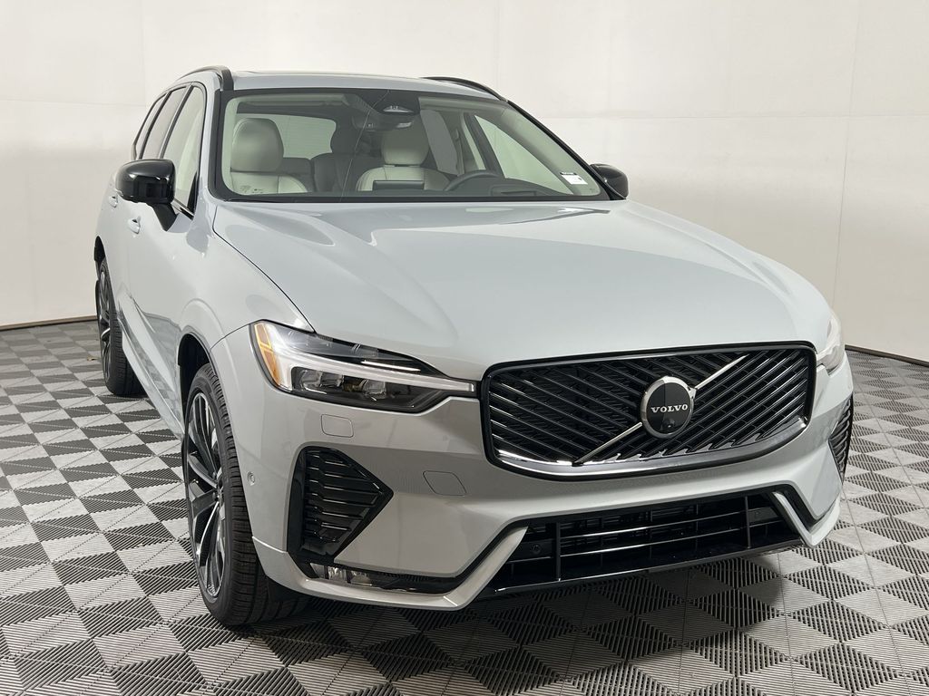 2026 Volvo XC60 B5 photo 3