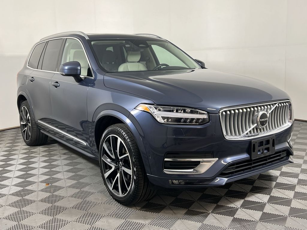 2023 Volvo XC90 AWD Plus photo 2