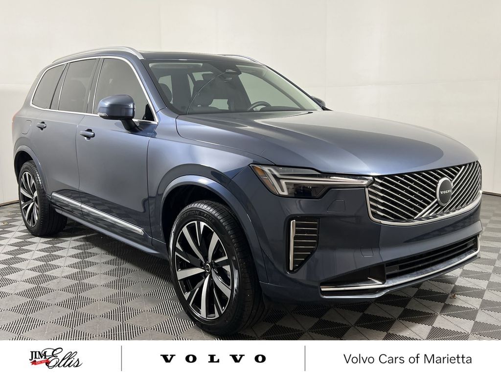 2025 Volvo XC90 Core photo 2