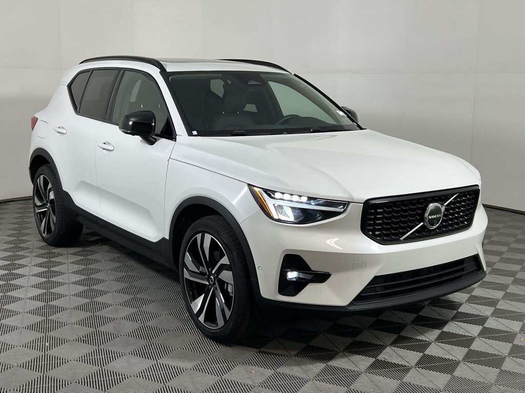 Certified 2025 Volvo XC40 B5 Plus Dark Theme SUV