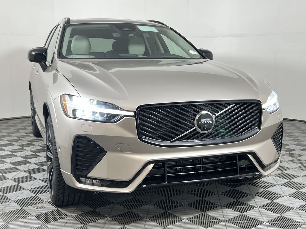 2026 Volvo XC60 B5 photo 2