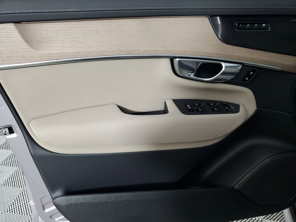2026 Volvo XC90 Plus - Photo 19