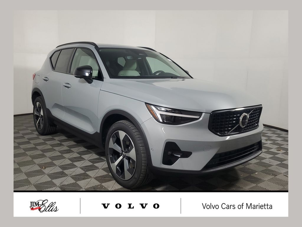2026 Volvo XC40 B5 Plus Dark AWD's photo