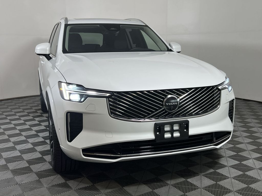 2025 Volvo XC90 B5 Plus photo 3