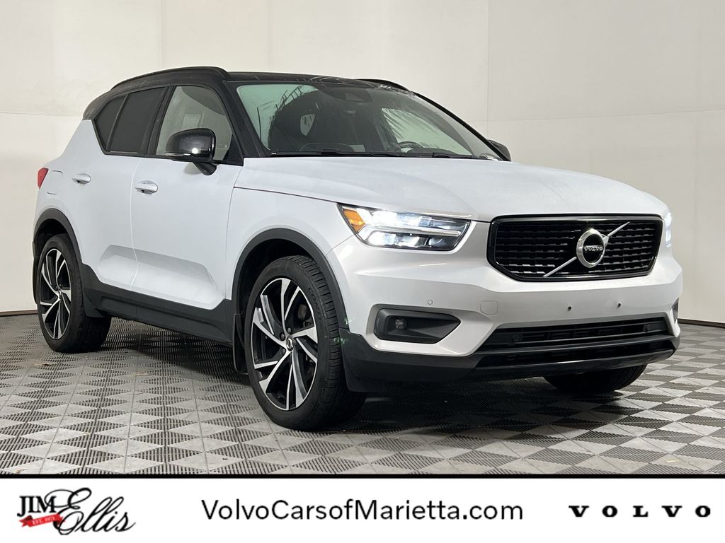 2020 Volvo XC40 R-Design's photo