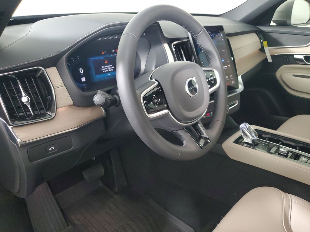 2025 Volvo XC90 Core - Photo 26