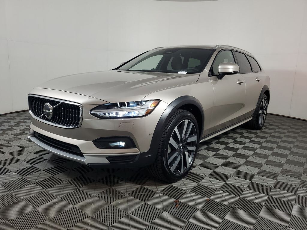 Used 2026 Volvo V90 Cross Country B6 Ultra Wagon