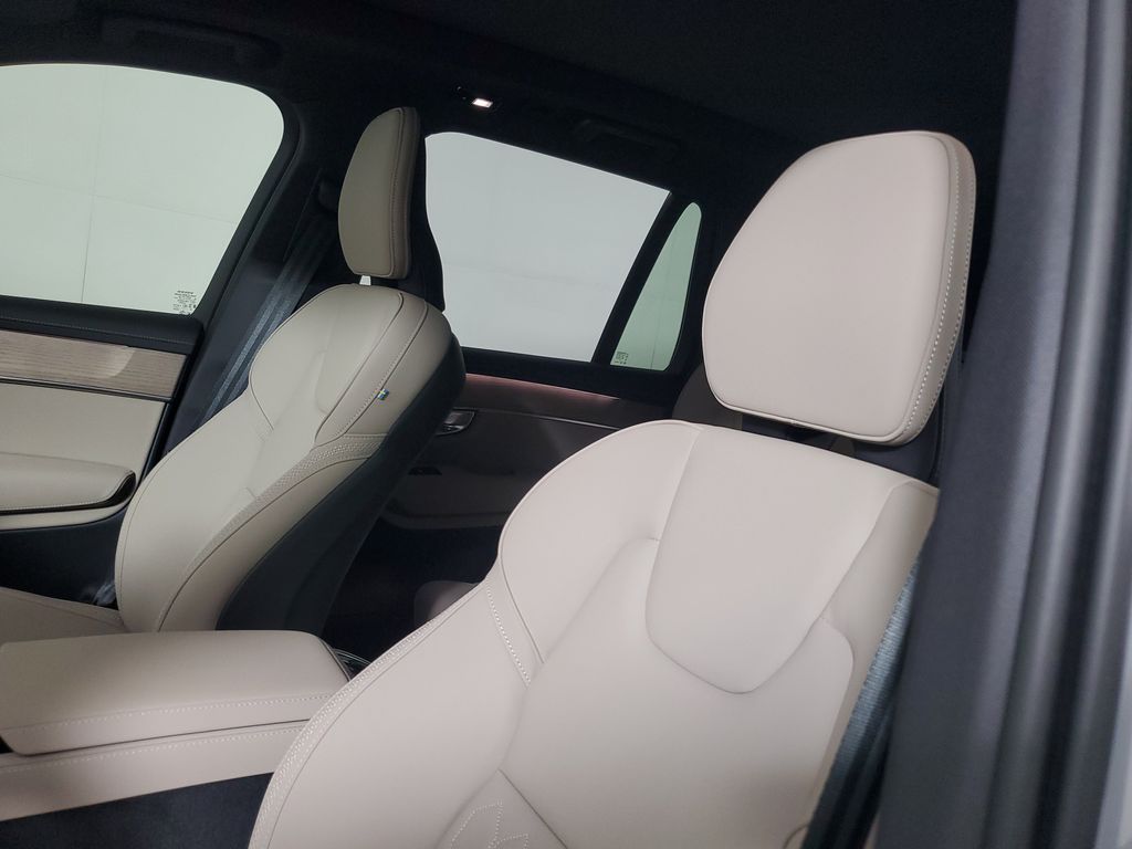 2026 Volvo XC90 Plus - Photo 25