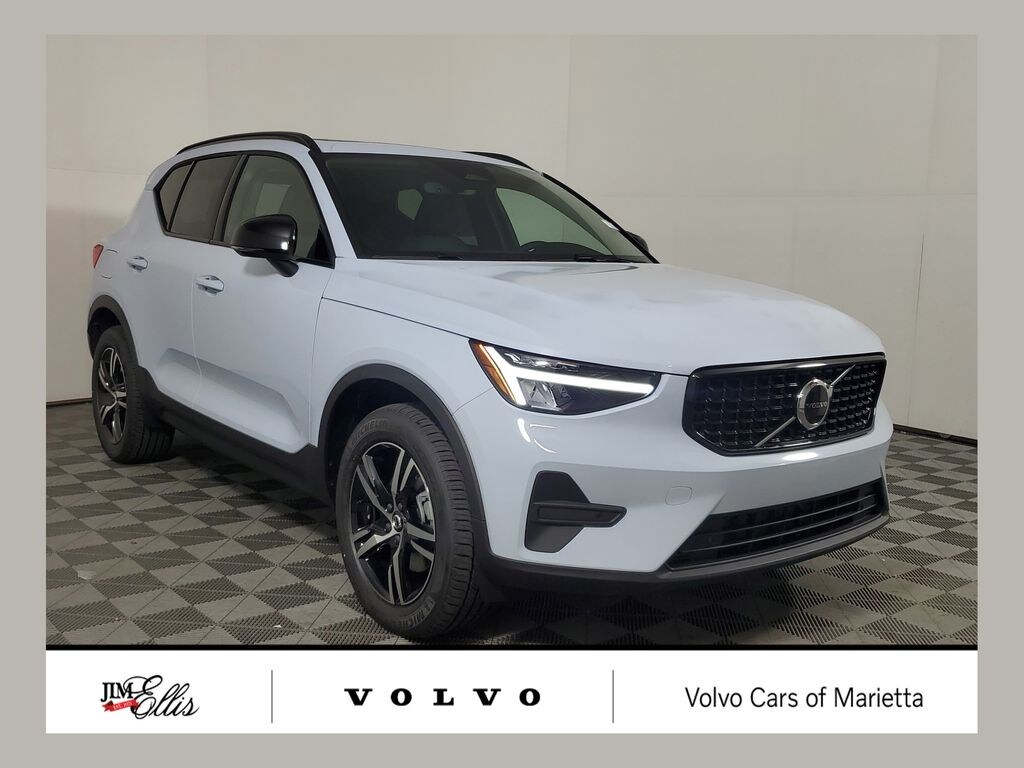 New 2026 Volvo XC40 B4 Core SUV