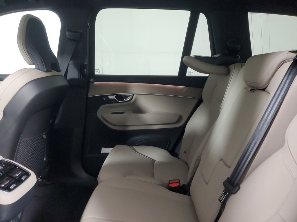 2025 Volvo XC90 Core - Photo 14