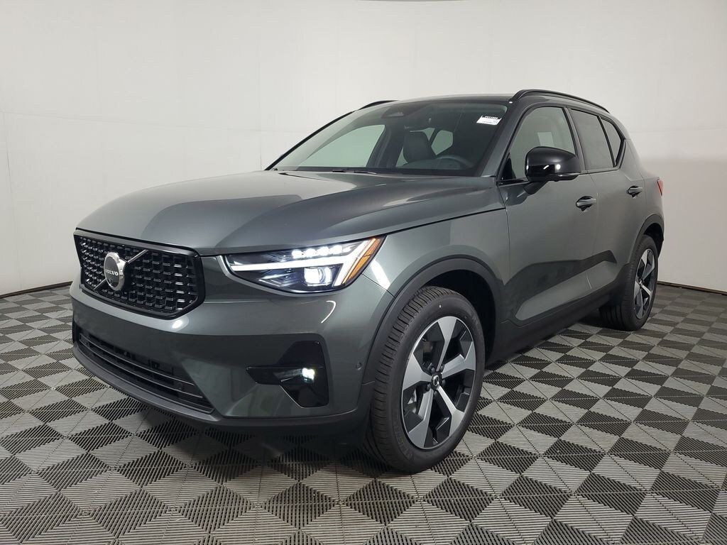 New 2026 Volvo XC40 B4 Plus SUV