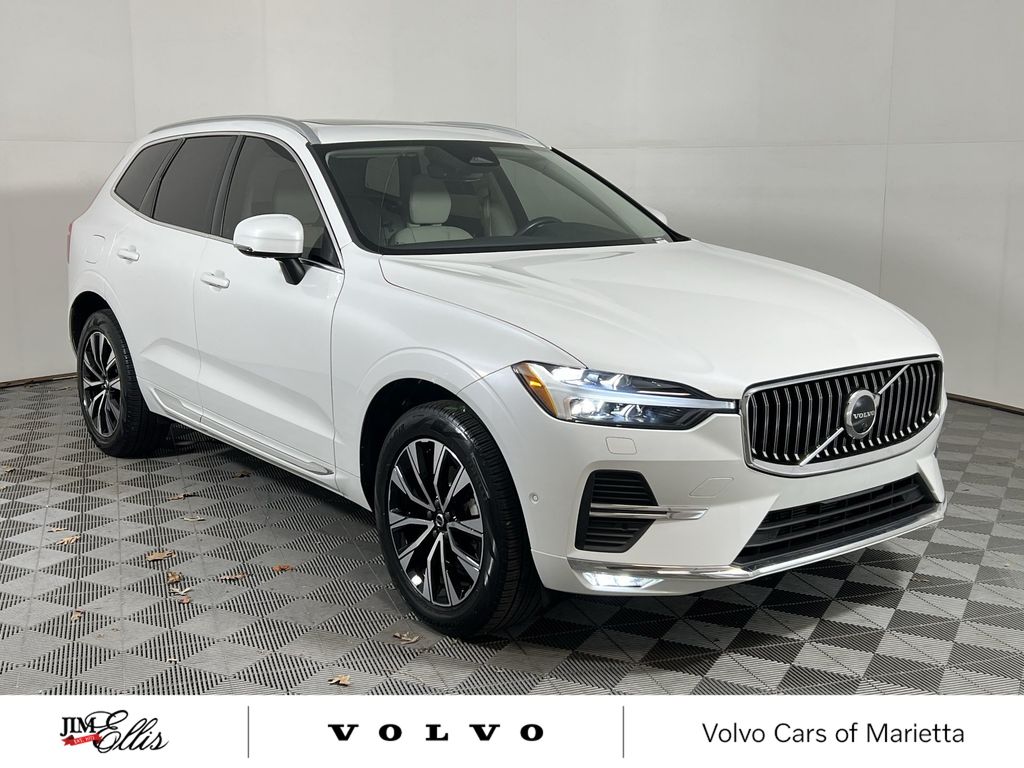 2023 Volvo XC60 B5 Plus photo 2