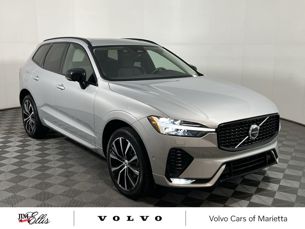 2023 Volvo XC60 B5 Plus photo 2