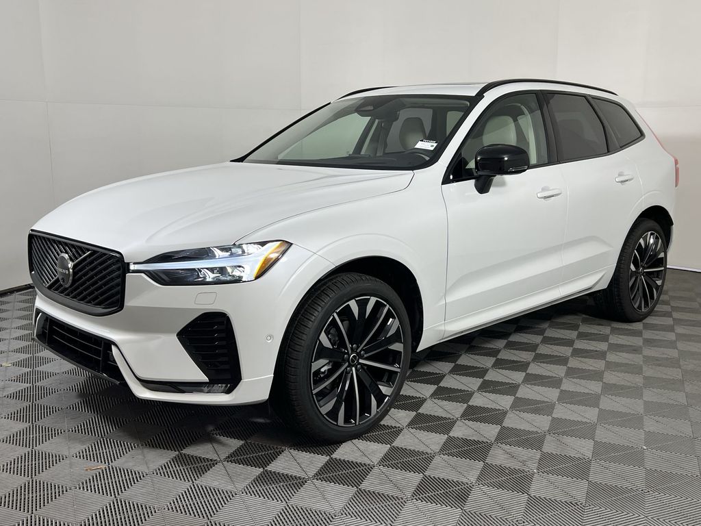 2026 Volvo XC60 B5 photo 4