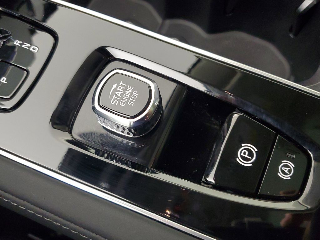 2025 Volvo XC90 Core - Photo 36