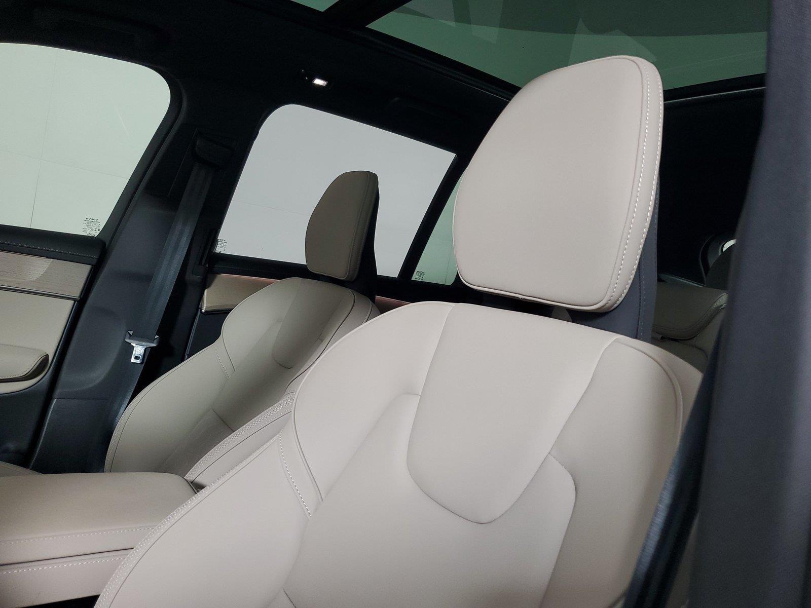 2026 Volvo XC90 Plus - Photo 23