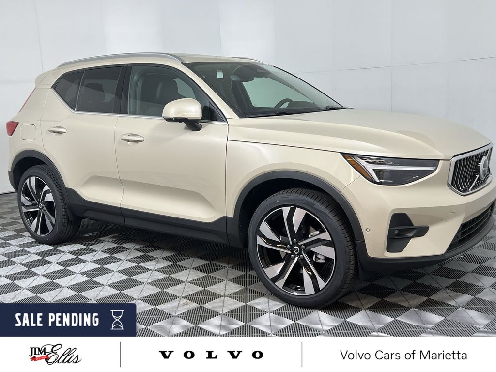 2025 Volvo XC40 B5 Plus Bright Theme AWD