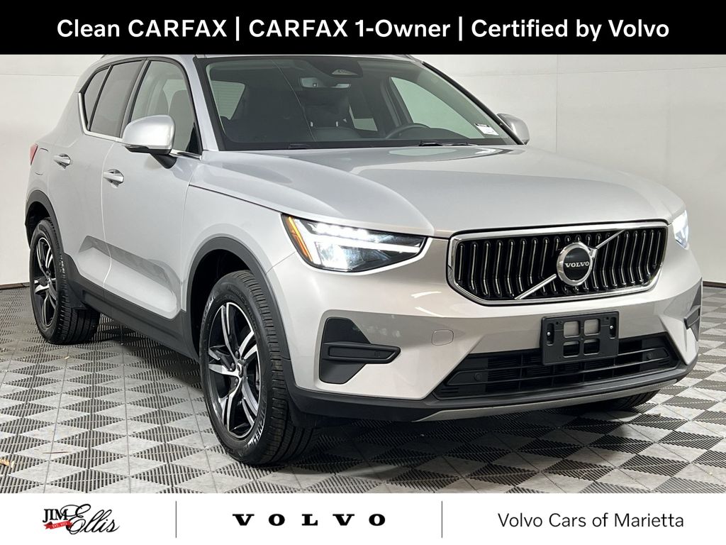 2025 Volvo XC40 Core