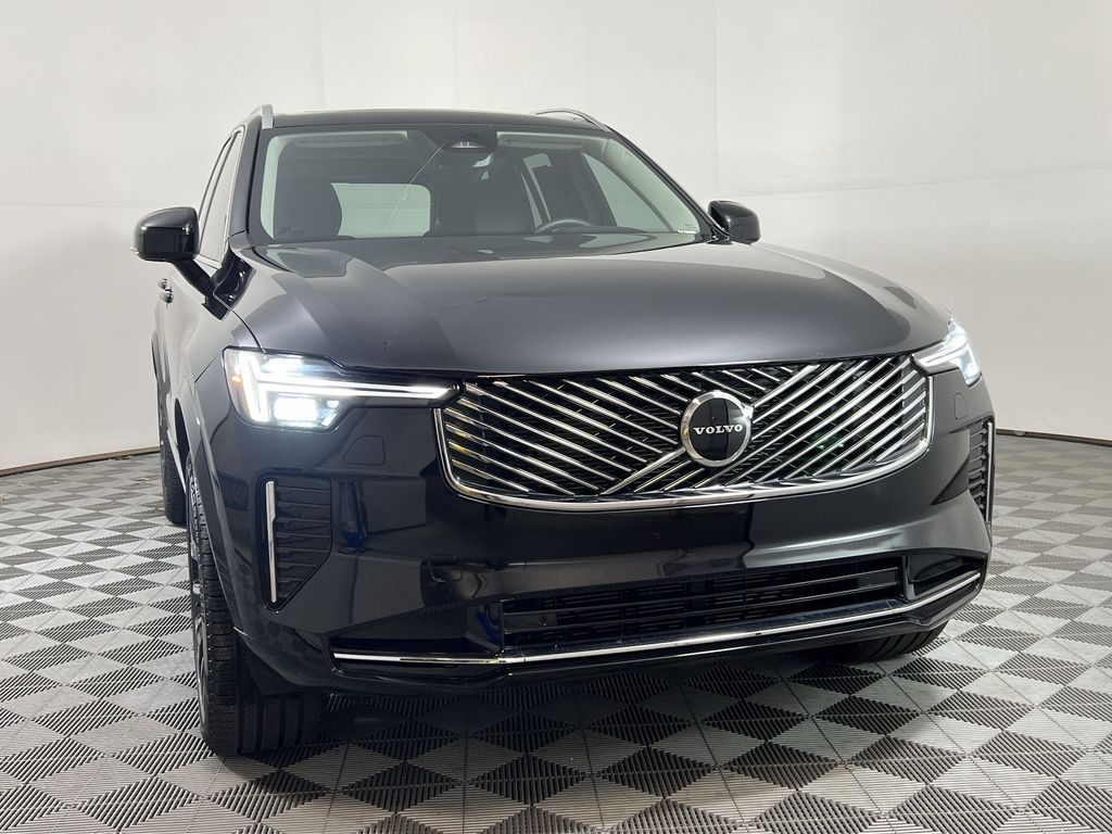 2025 Volvo XC90 B5 Core photo 3