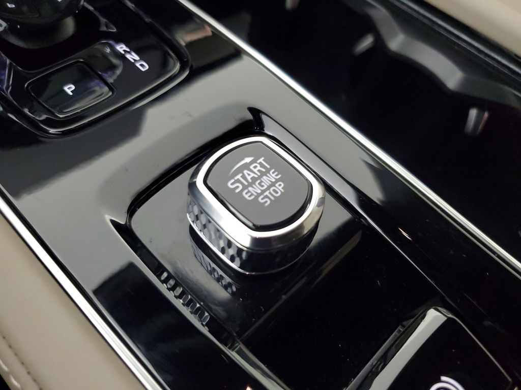 2026 Volvo XC90 Plus - Photo 33