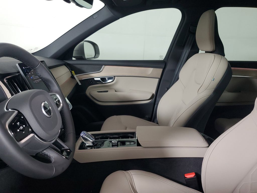 2025 Volvo XC90 Core - Photo 24