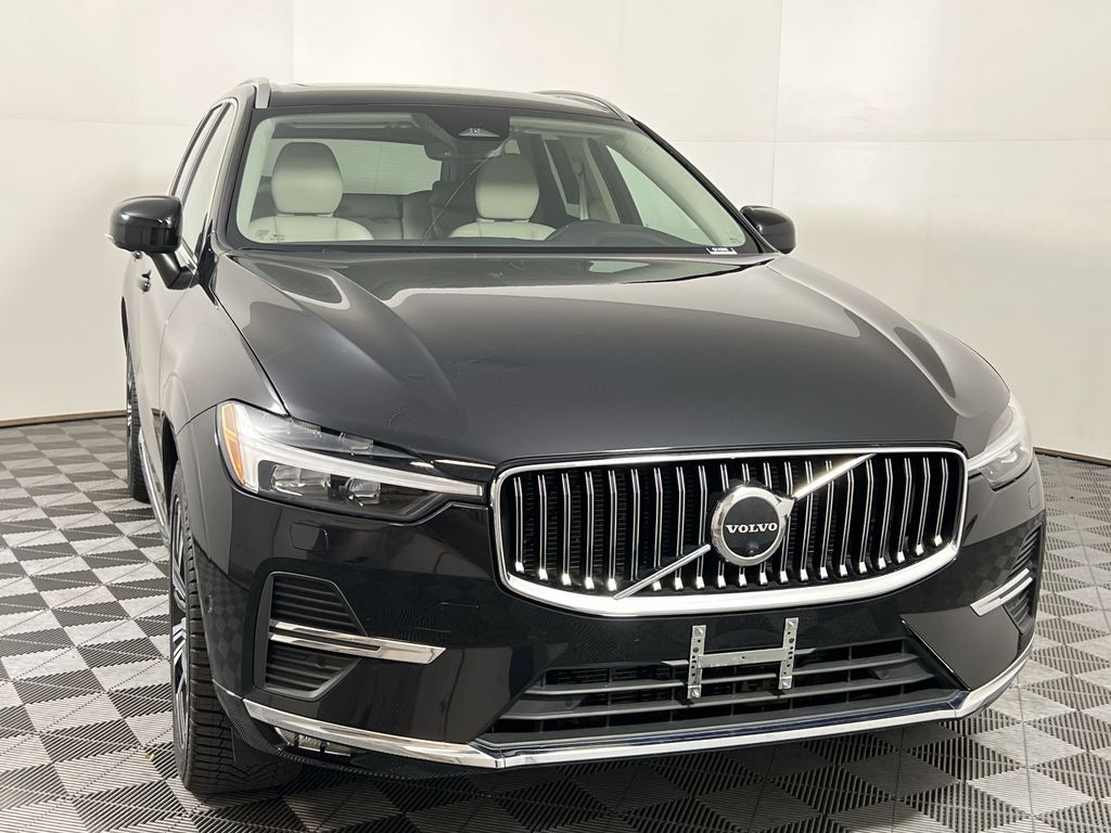 2023 Volvo XC60 B5 Plus photo 3