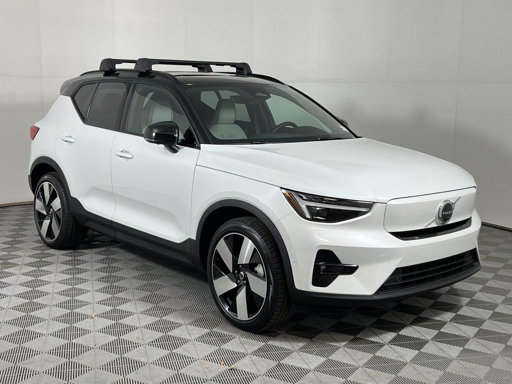 2026 Volvo EX40 Single Motor Plus photo 2