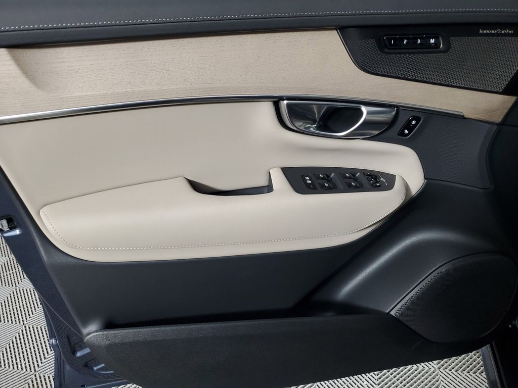 2026 Volvo XC90 Plus - Photo 20