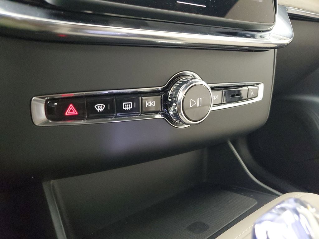 2026 Volvo XC90 Plus - Photo 31