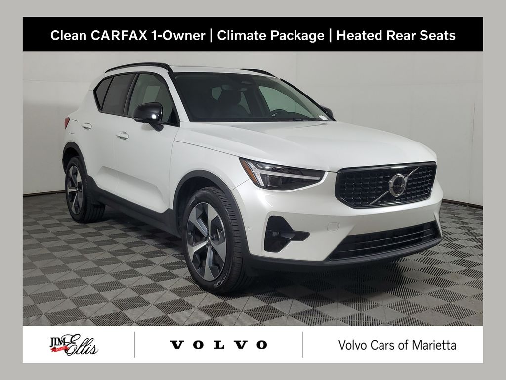 2026 Volvo XC40 B5 Plus Dark AWD's photo