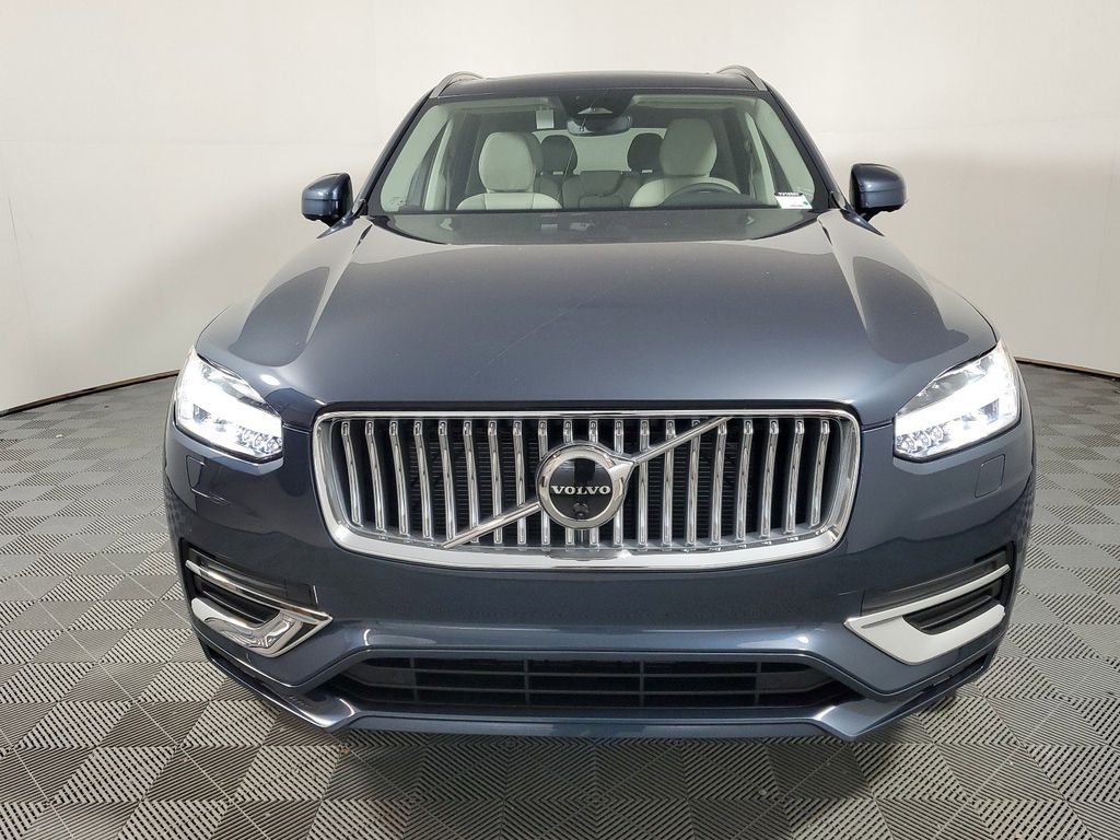 2025 Volvo XC90 Plus photo 2