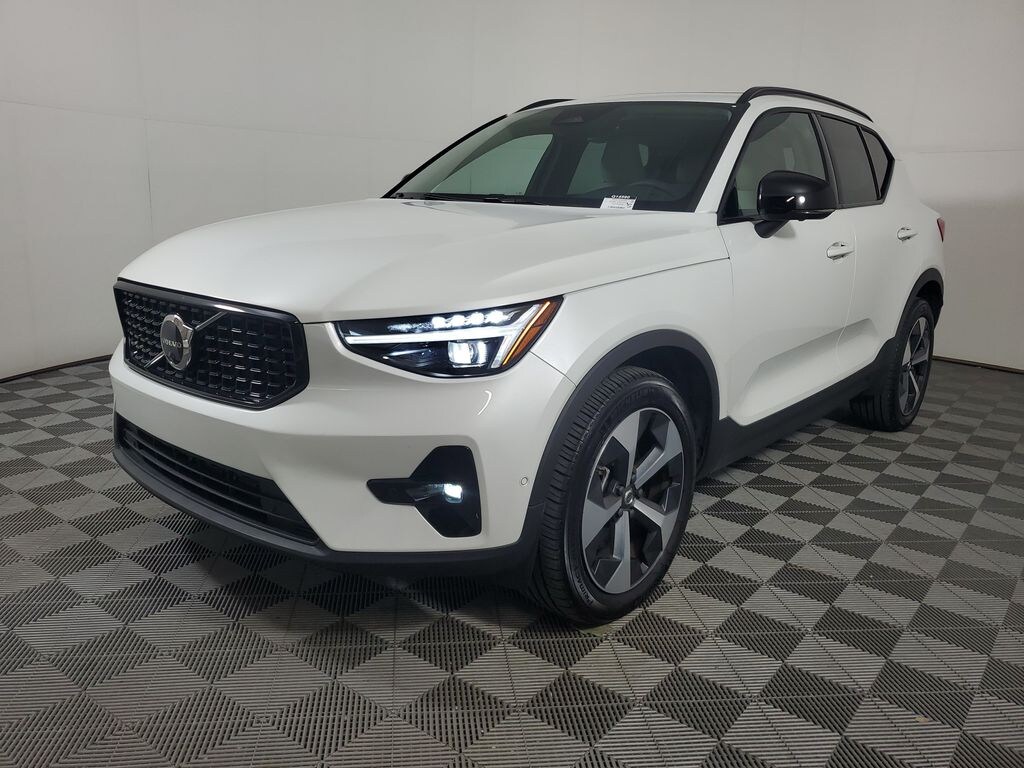 Certified 2026 Volvo XC40 B5 Plus SUV