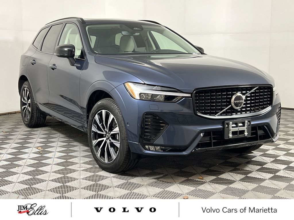 2025 Volvo XC60 Plus's photo