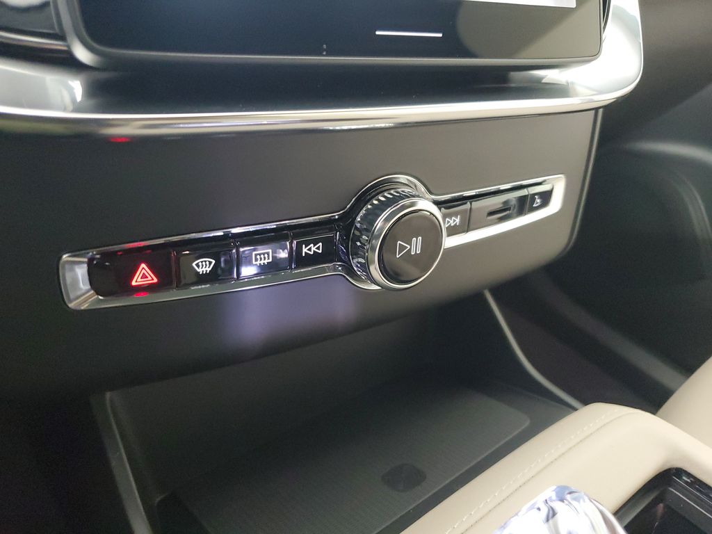2026 Volvo XC90 Plus - Photo 32