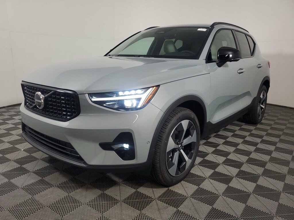 New 2026 Volvo XC40 B5 Plus SUV