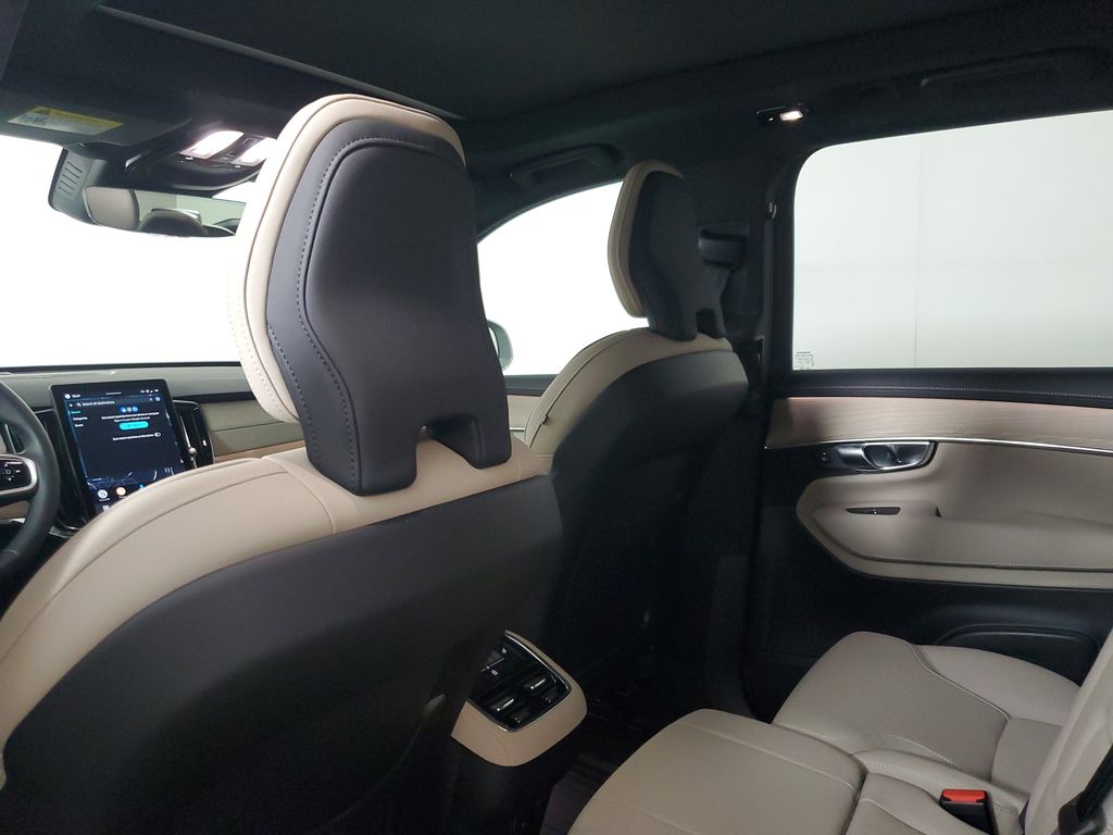 2026 Volvo XC90 Plus - Photo 16