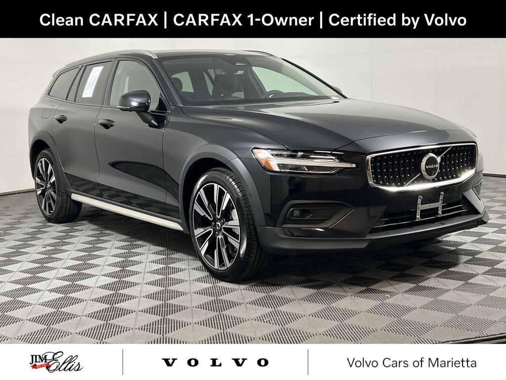 2024 Volvo V60 Cross Country B5 Ultimate Wagon