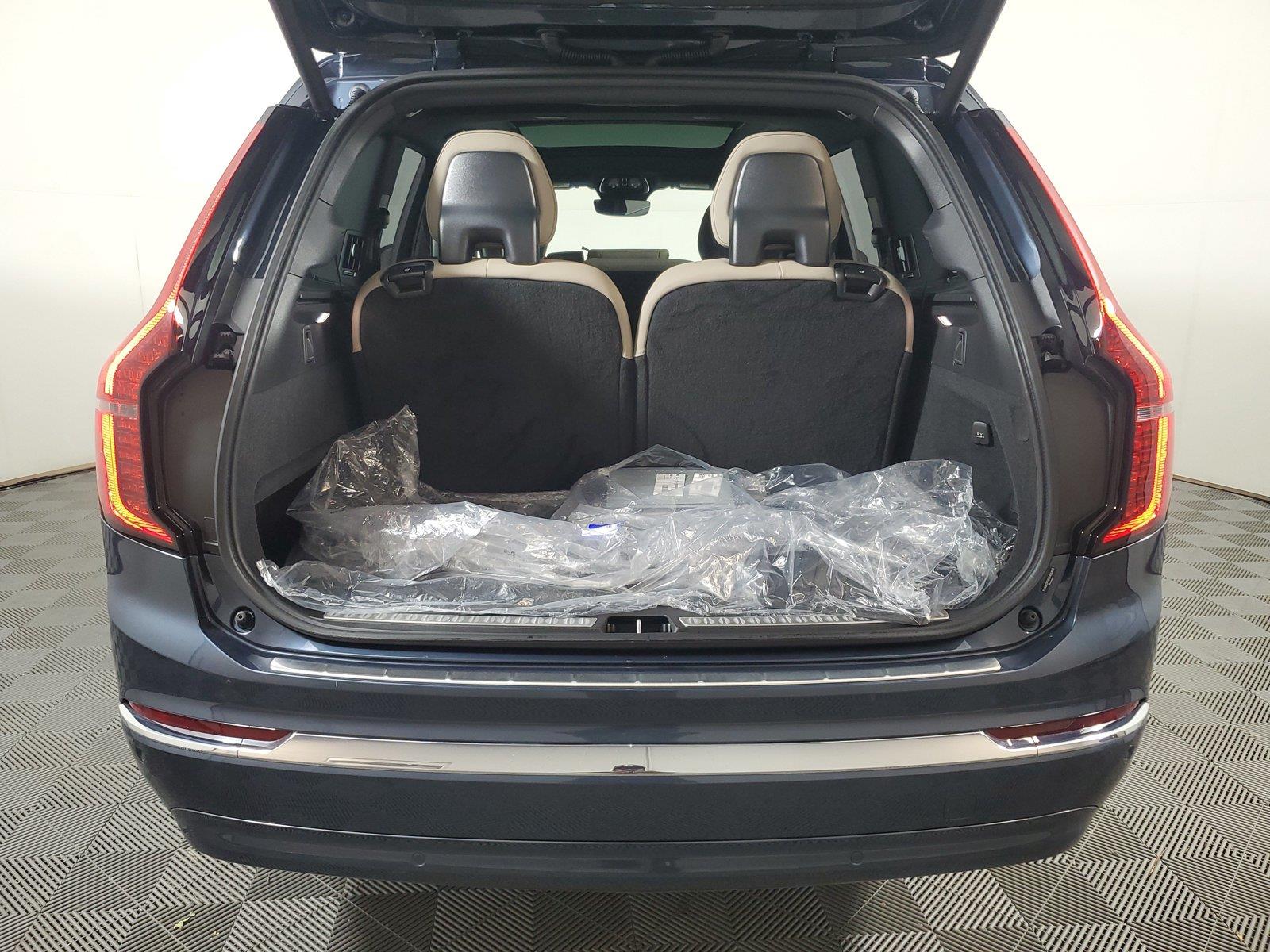 2026 Volvo XC90 Plus - Photo 9